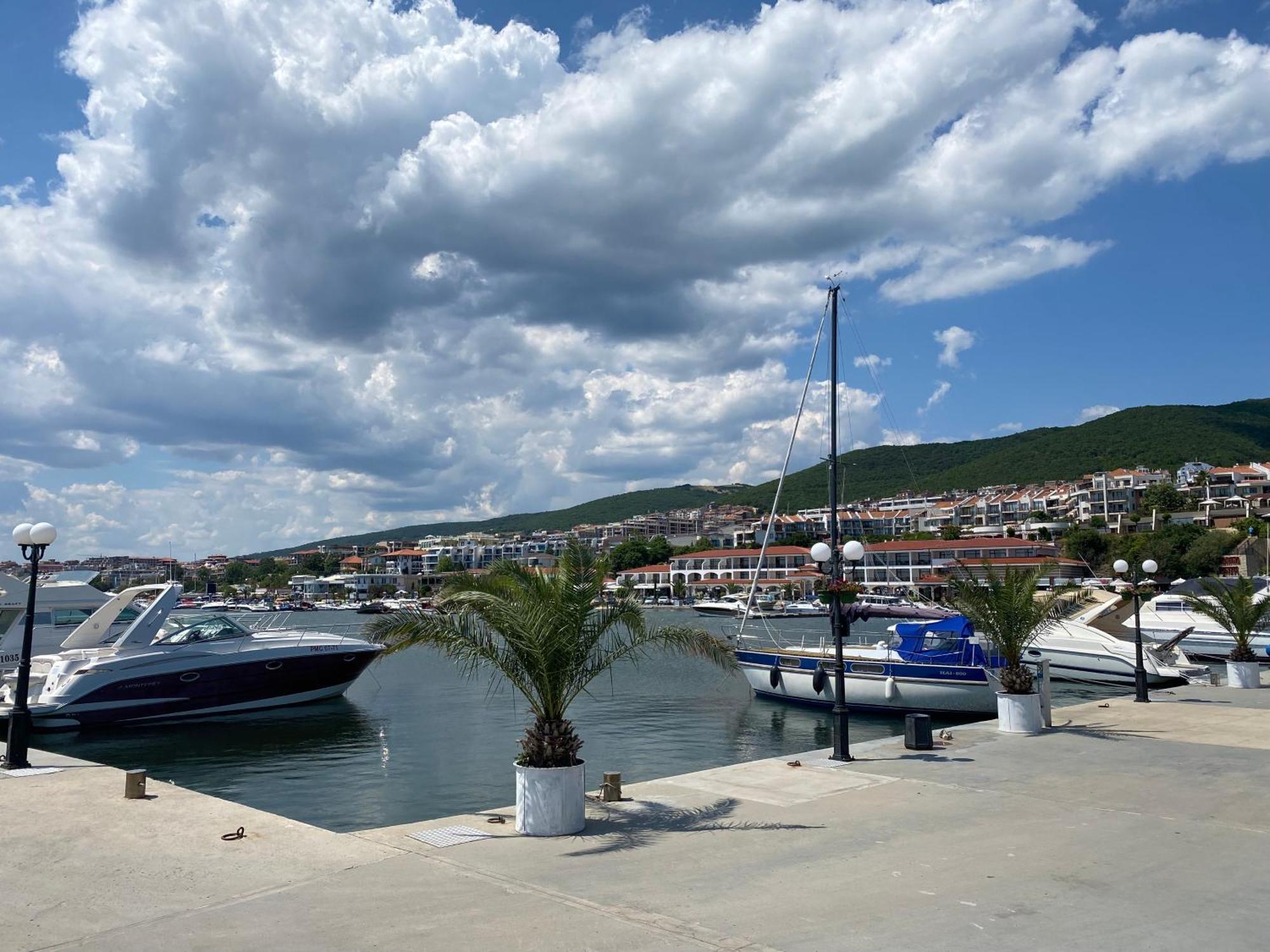 Horizon 10 'В' Apartment Sveti Vlas Esterno foto